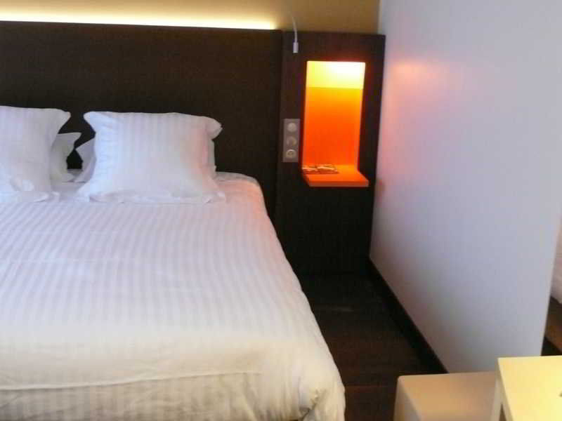Western Seine West Hotel Puteaux